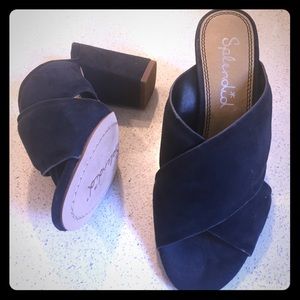 Suede navy blue heeled sandals